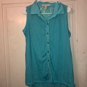 Sleeveless button up